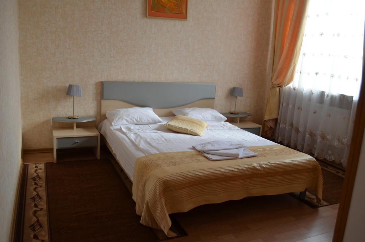Gostiniy Dvor Hotel Vinnitsja Eksteriør billede